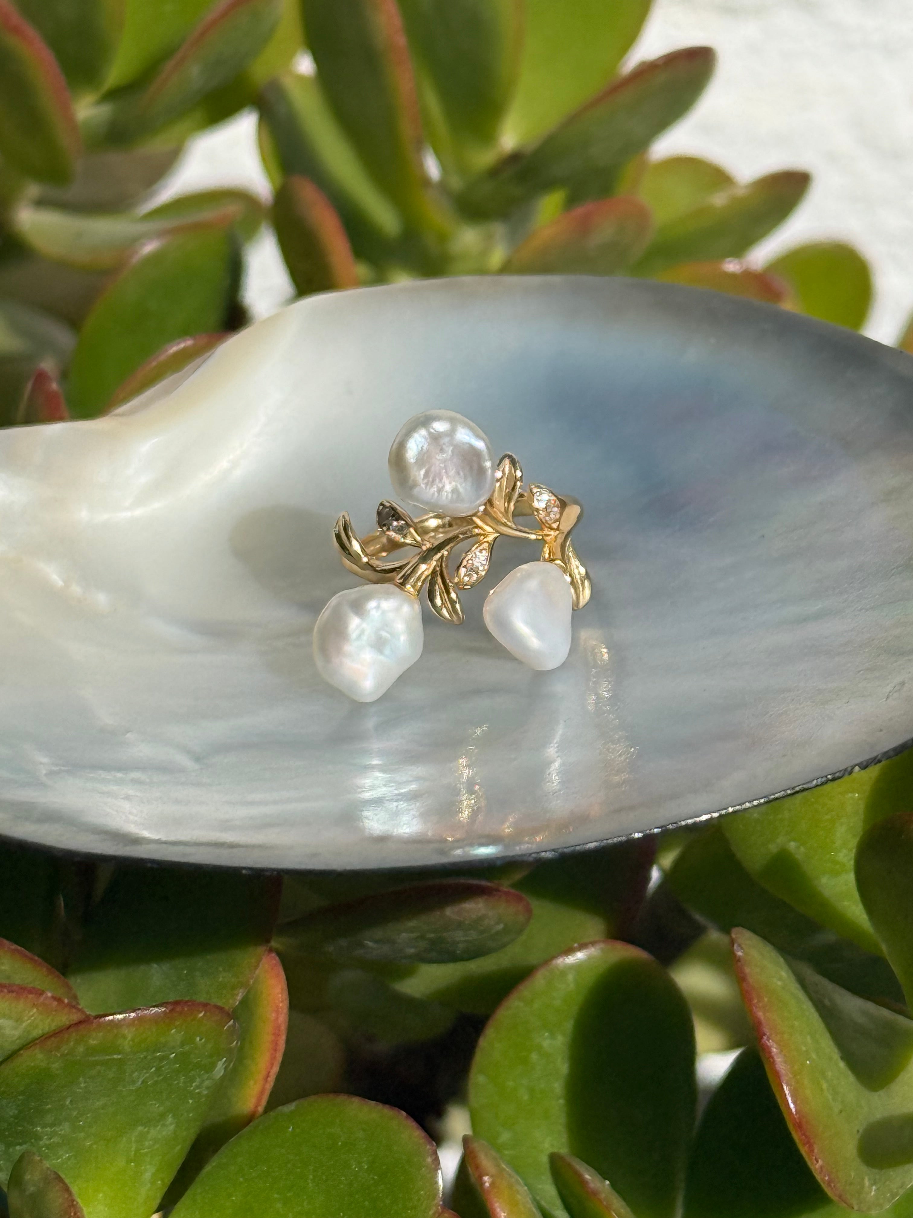 Keshi Pearl Flower Ring “Noemi”
