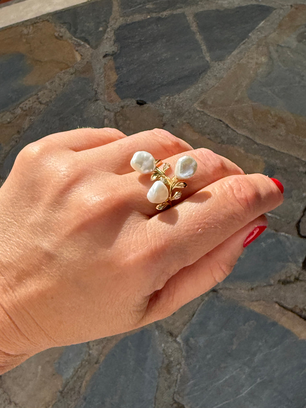 Keshi Pearl Flower Ring “Noemi”