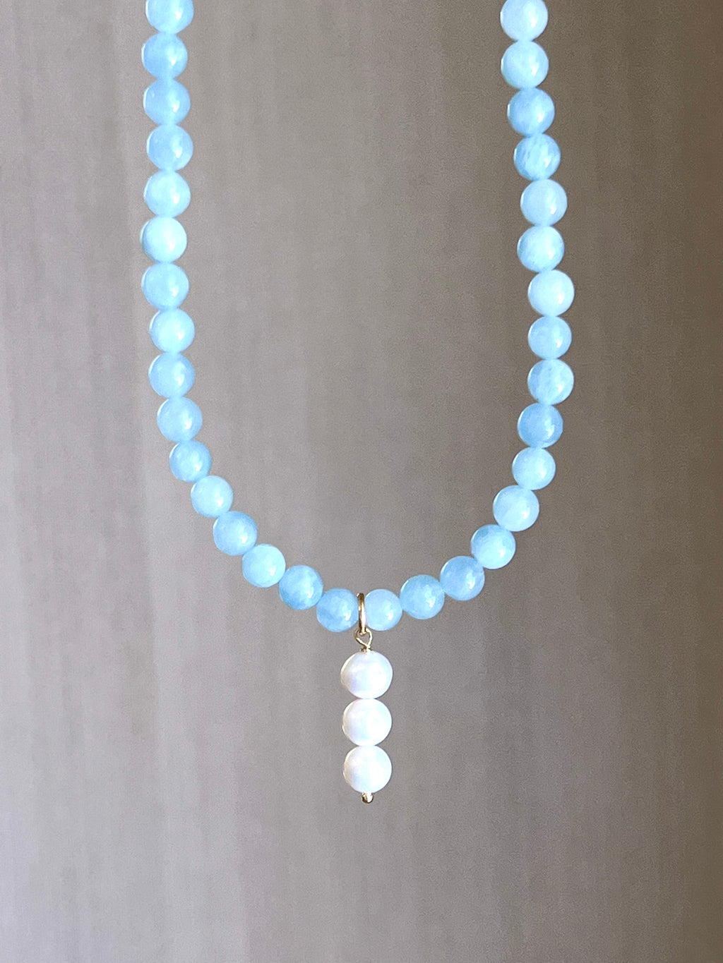 Aquamarine Beaded Choker With Pearl Pendant