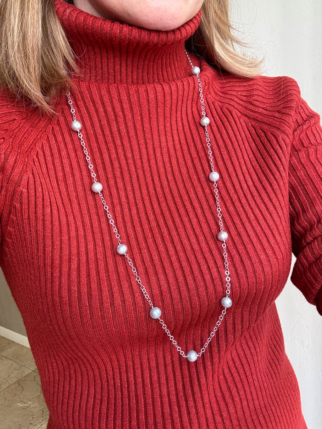 Long Silver Chain With Round Grey Pearls