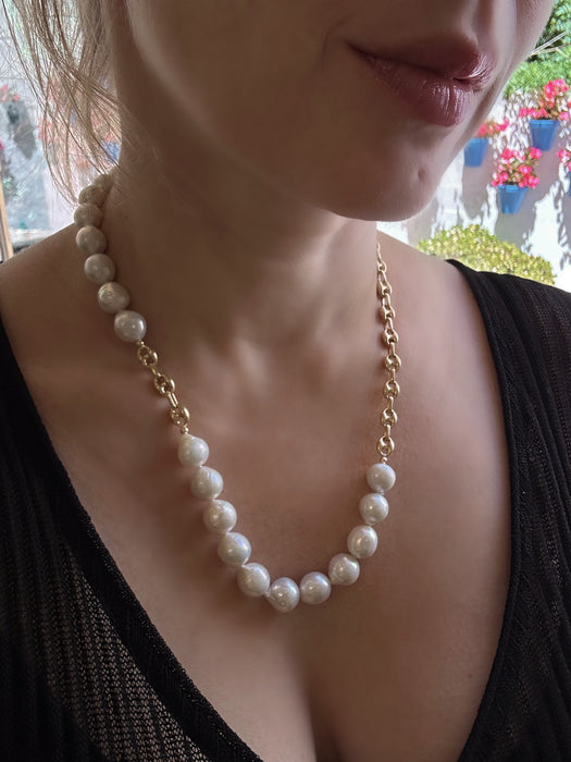 Fashion Assymetric Pearl And Chunky Golden Chain Necklace