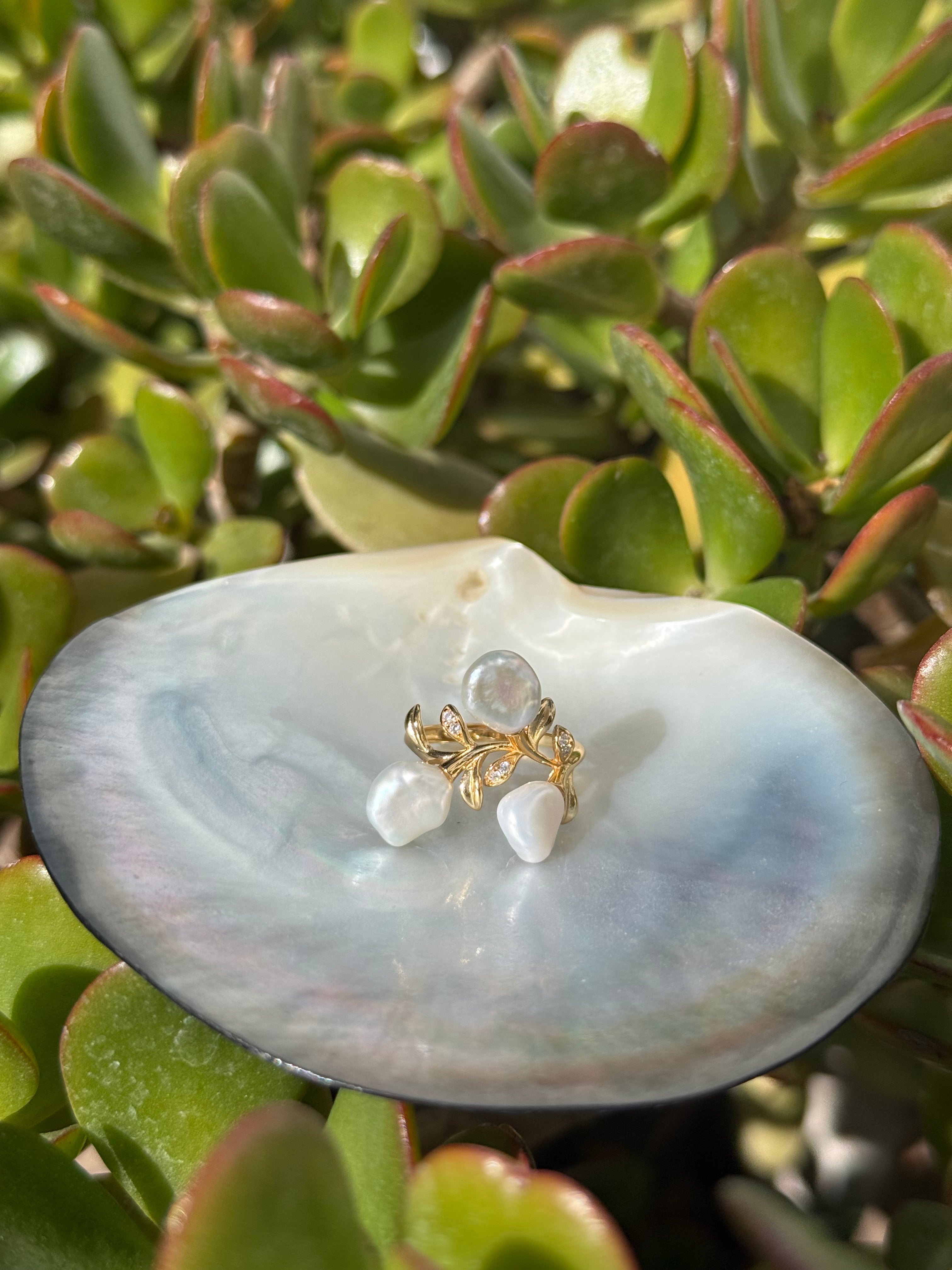 Keshi Pearl Flower Ring “Noemi”