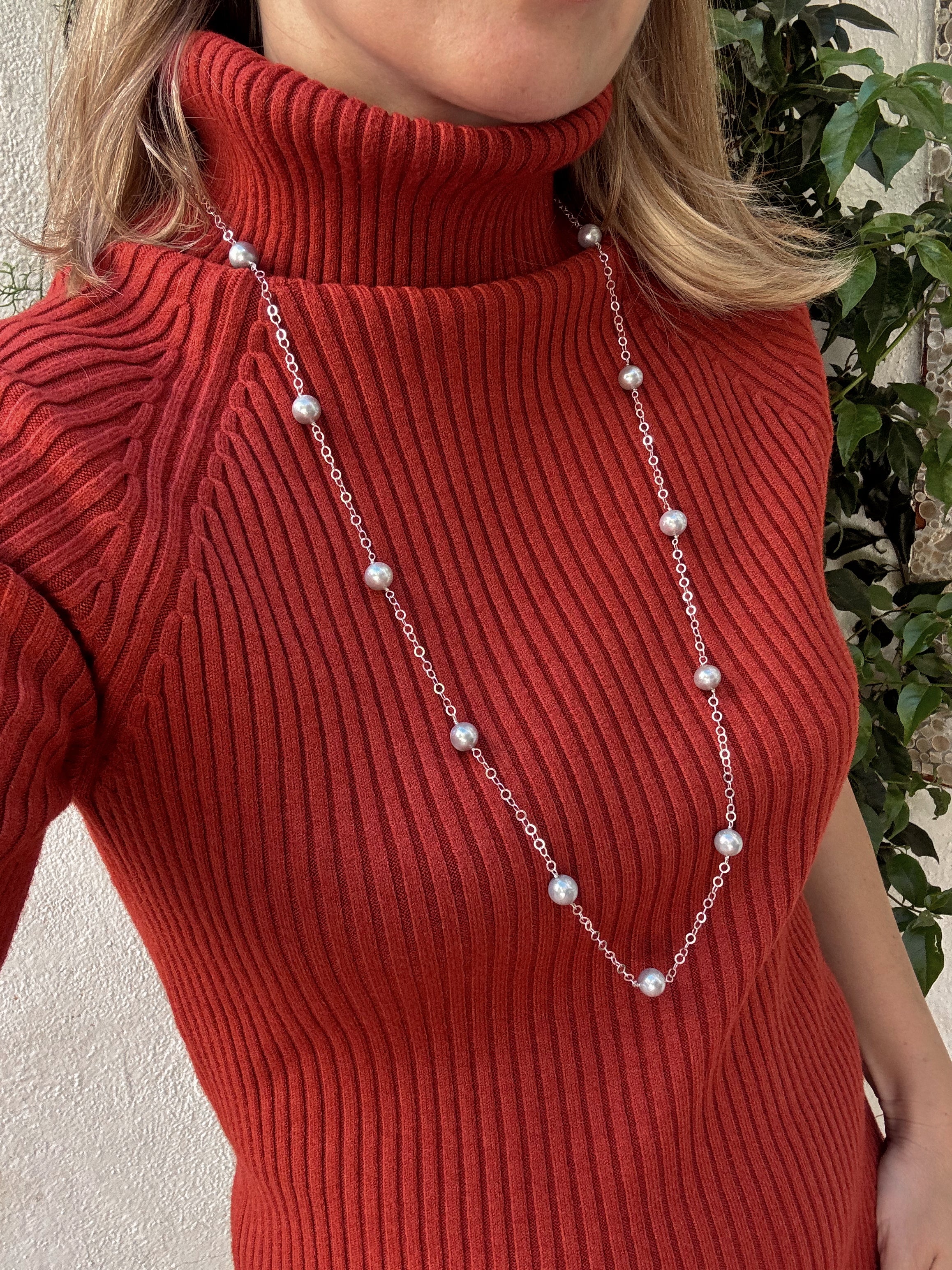 Long Silver Chain With Round Grey Pearls