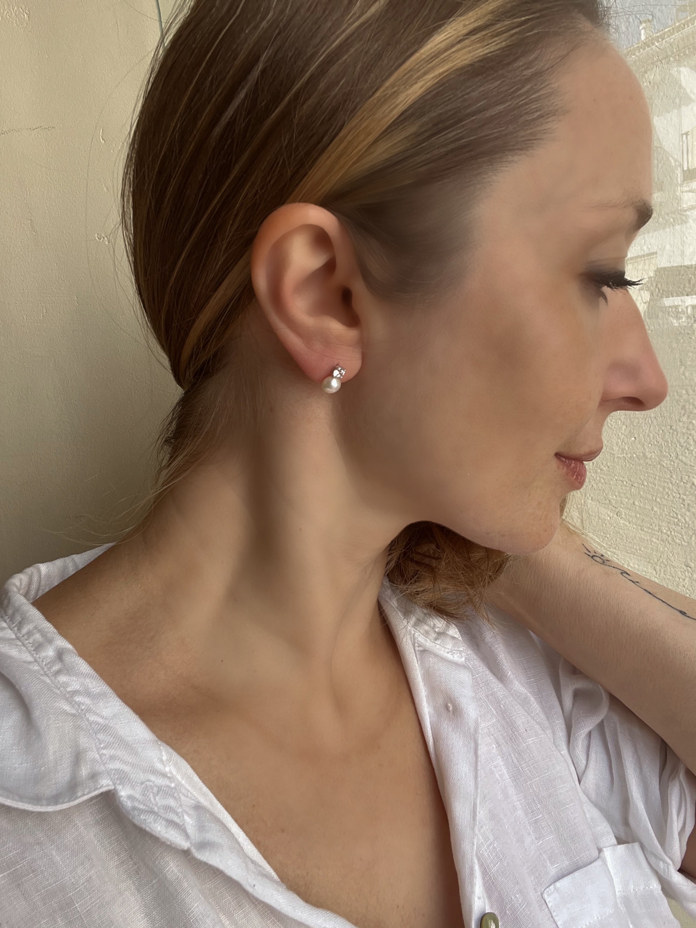 Dainty Pearl Studs With Rhinestones