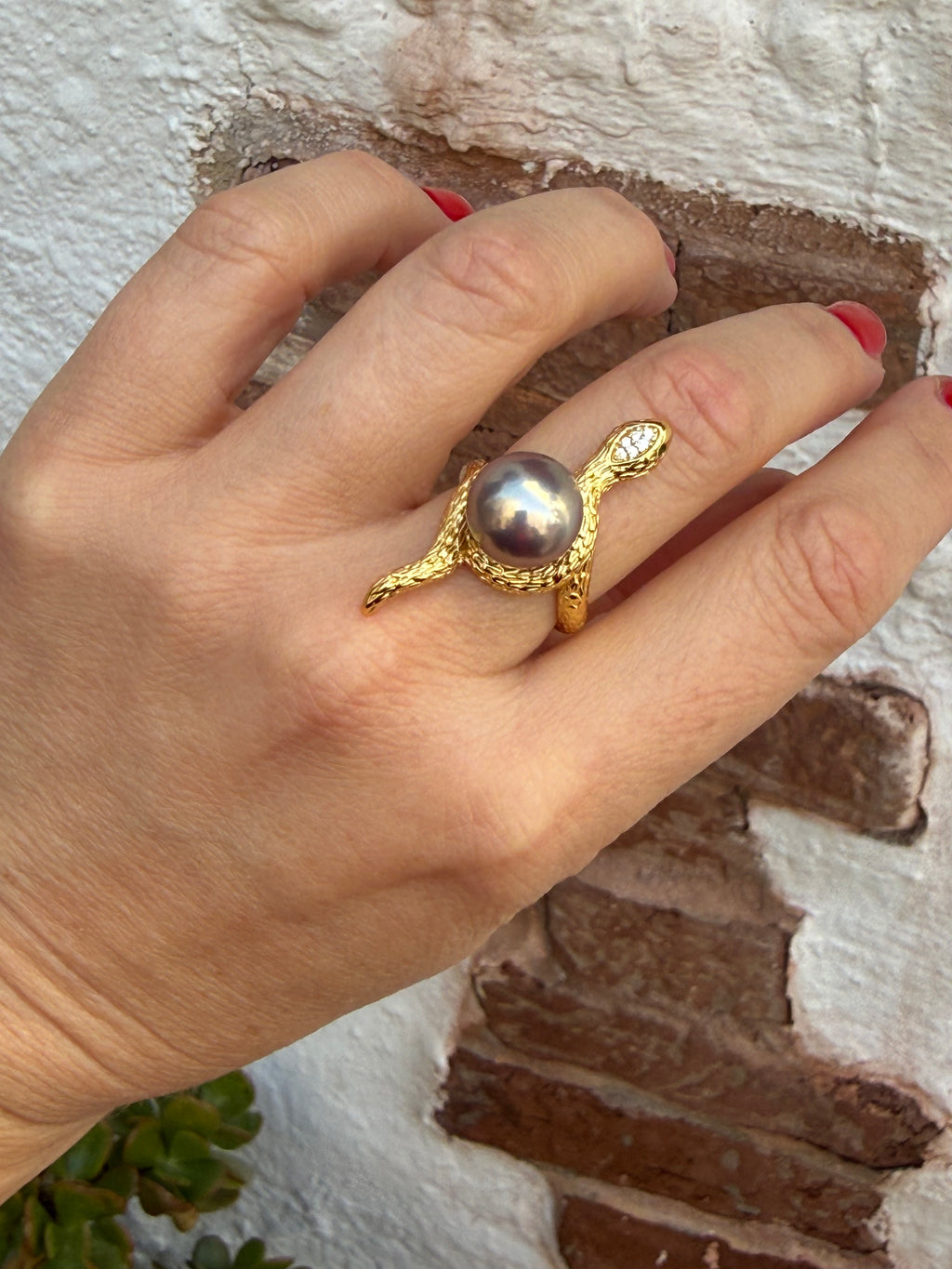 Snake Pearl Ring “Costa Noir”