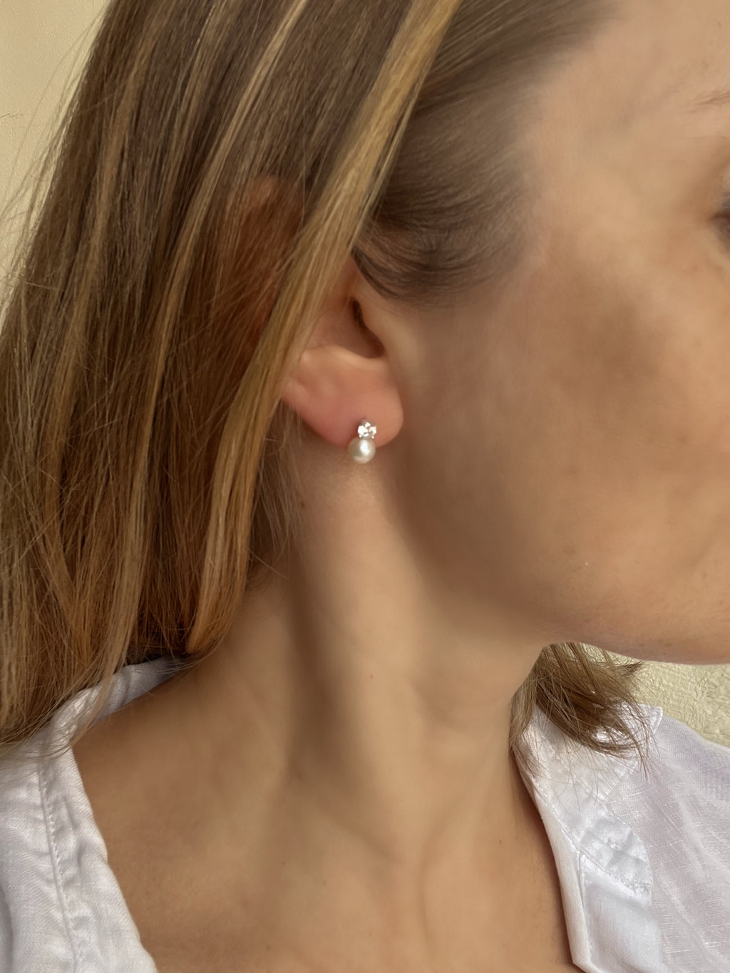 Dainty Pearl Studs With Rhinestones