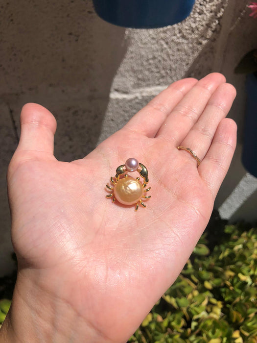 Pearl crab brooch