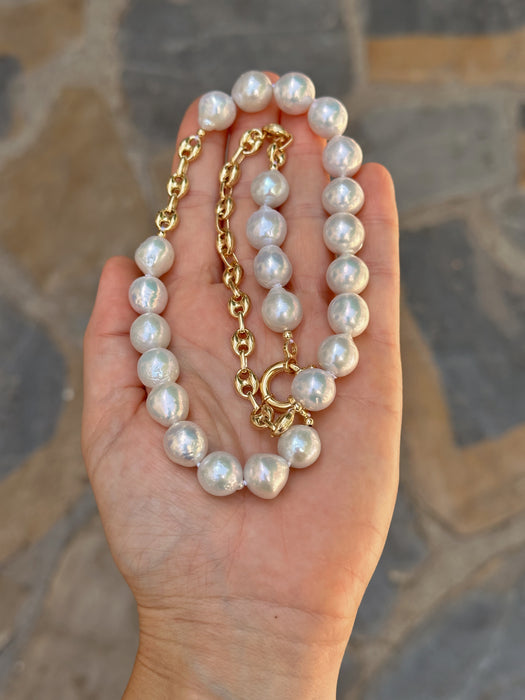 Fashion Assymetric Pearl And Chunky Golden Chain Necklace