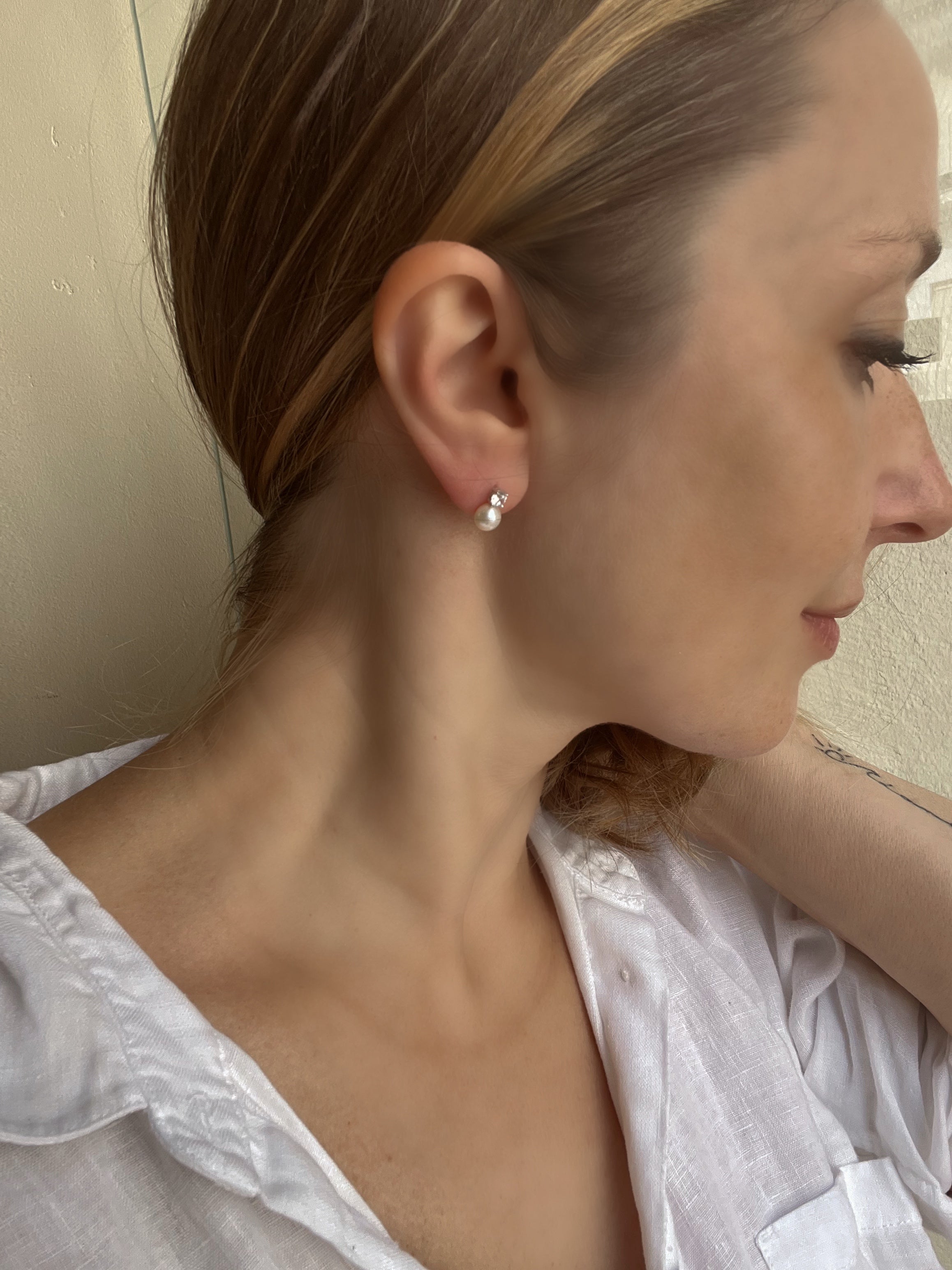 Dainty Pearl Studs With Rhinestones