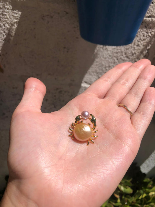 Pearl crab brooch