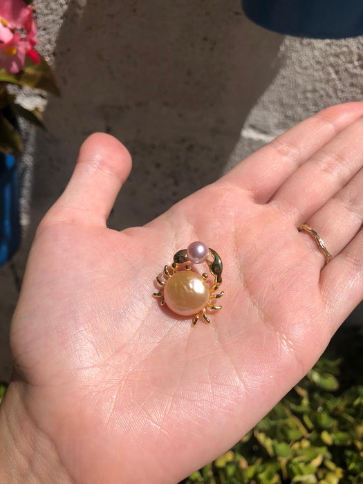 Pearl crab brooch