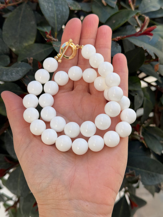 Chunky White Beaded Necklace Made of Giant Clam Shell