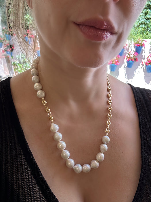 Fashion Assymetric Pearl And Chunky Golden Chain Necklace