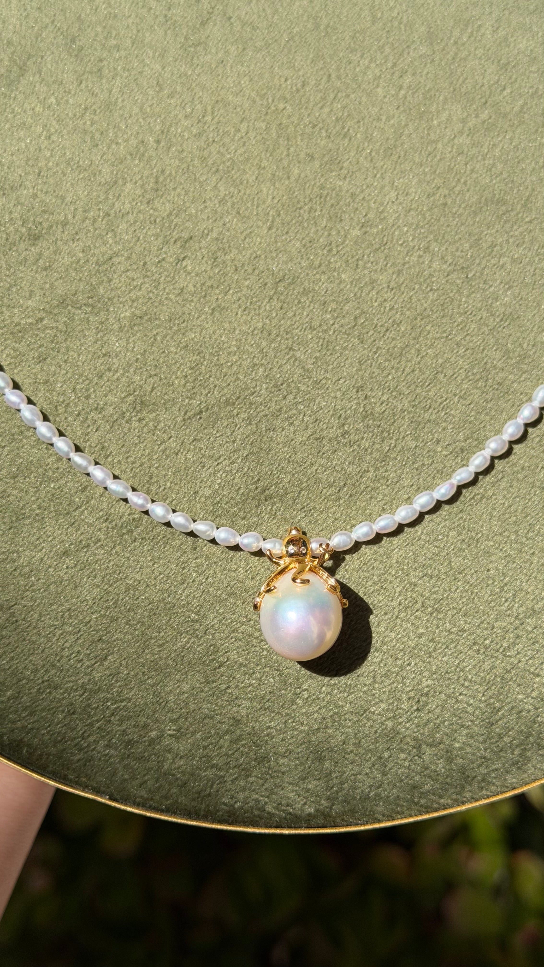 Pearl Necklace “Pulpo”