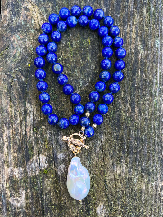 Lapis lazuli beaded necklaces with baroque pearl pendant