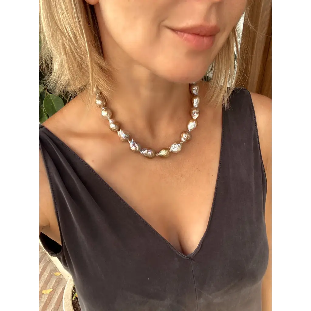 Baroque pearl necklace with silver toggle closure