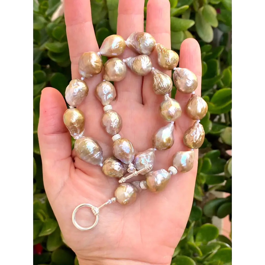 Baroque pearl necklace with silver toggle closure