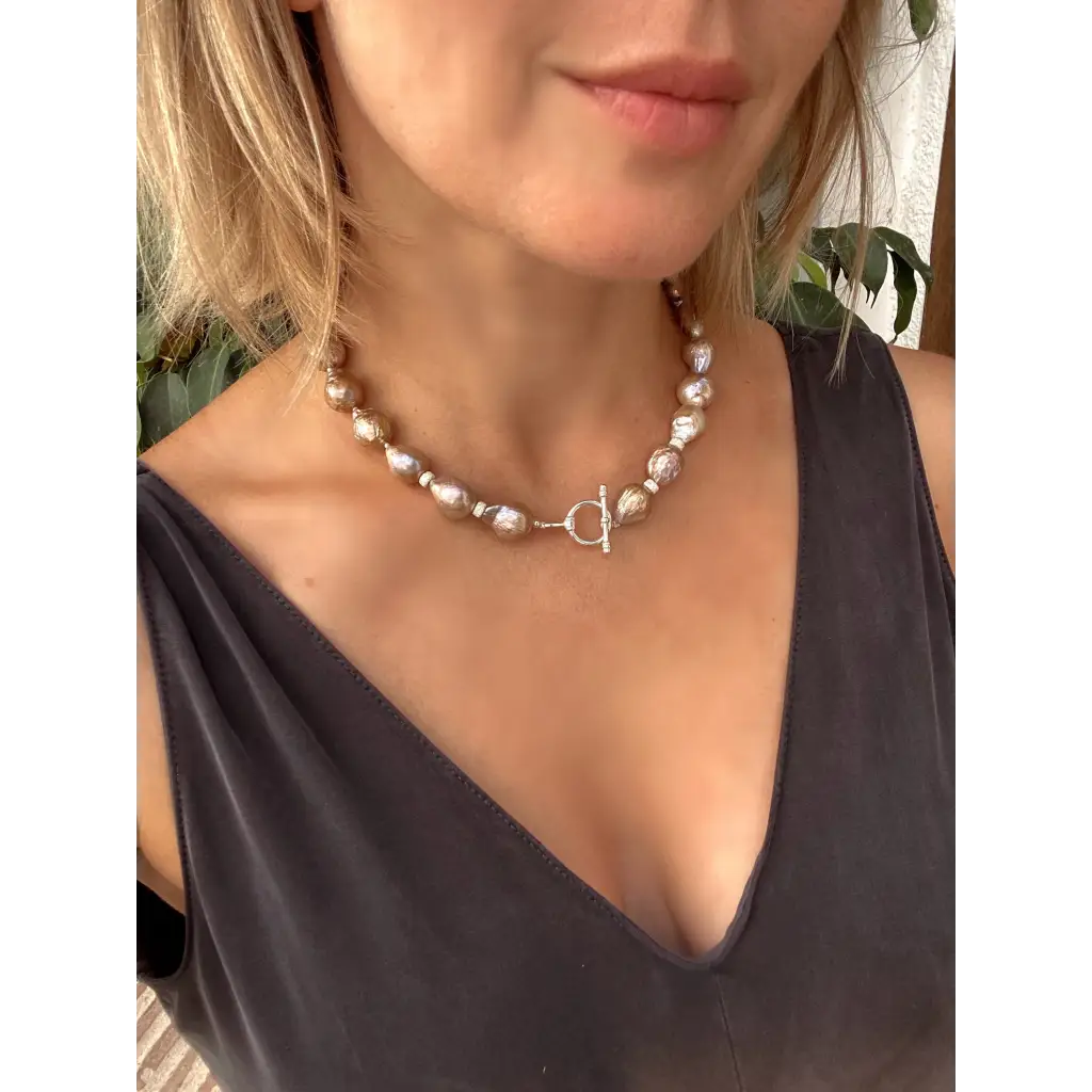 Baroque pearl necklace with silver toggle closure