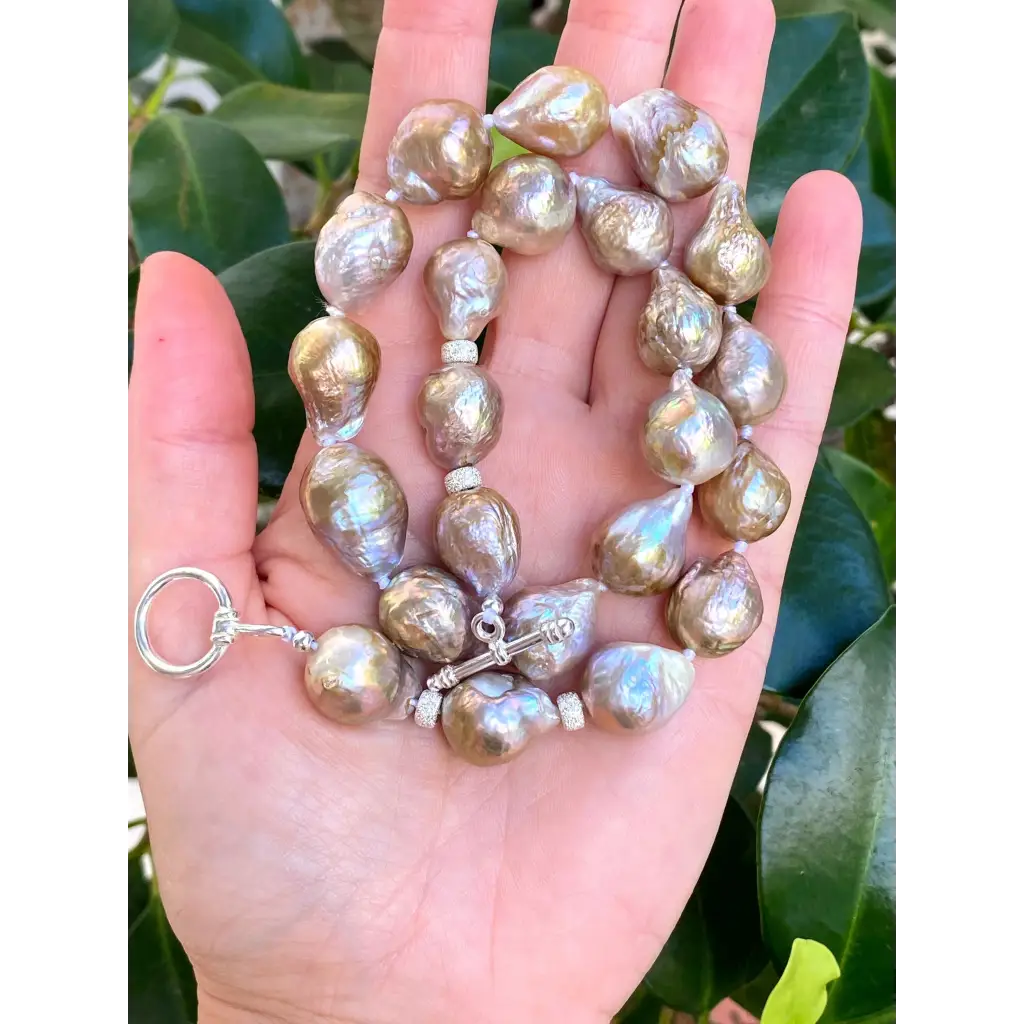 Baroque pearl necklace with silver toggle closure