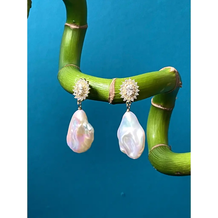 Bride pearl earrings Novia mismatched earrings with baroque