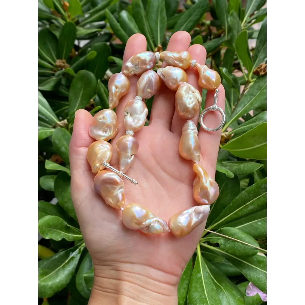 Chunky pink baroque pearl necklace with 925 silver details