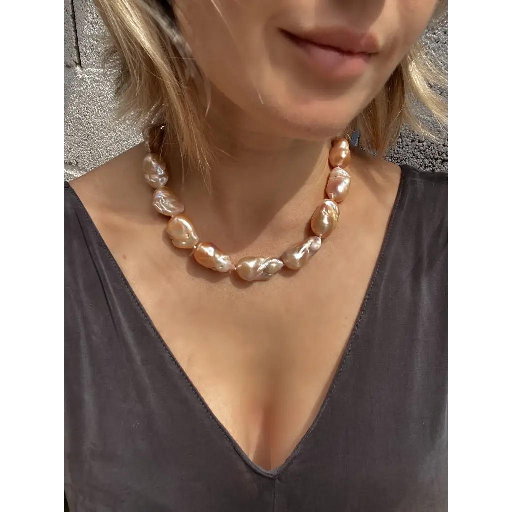 Chunky pink baroque pearl necklace with 925 silver details