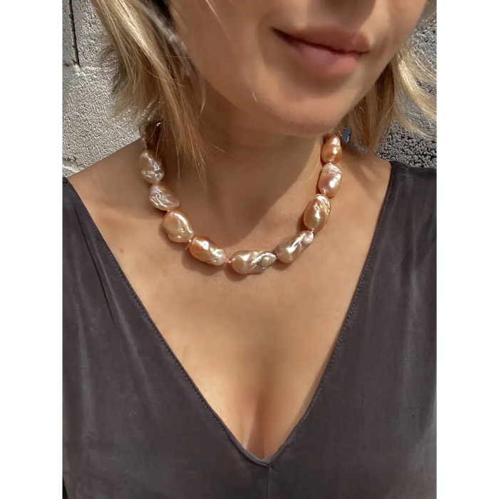 Chunky pink baroque pearl necklace with 925 silver details