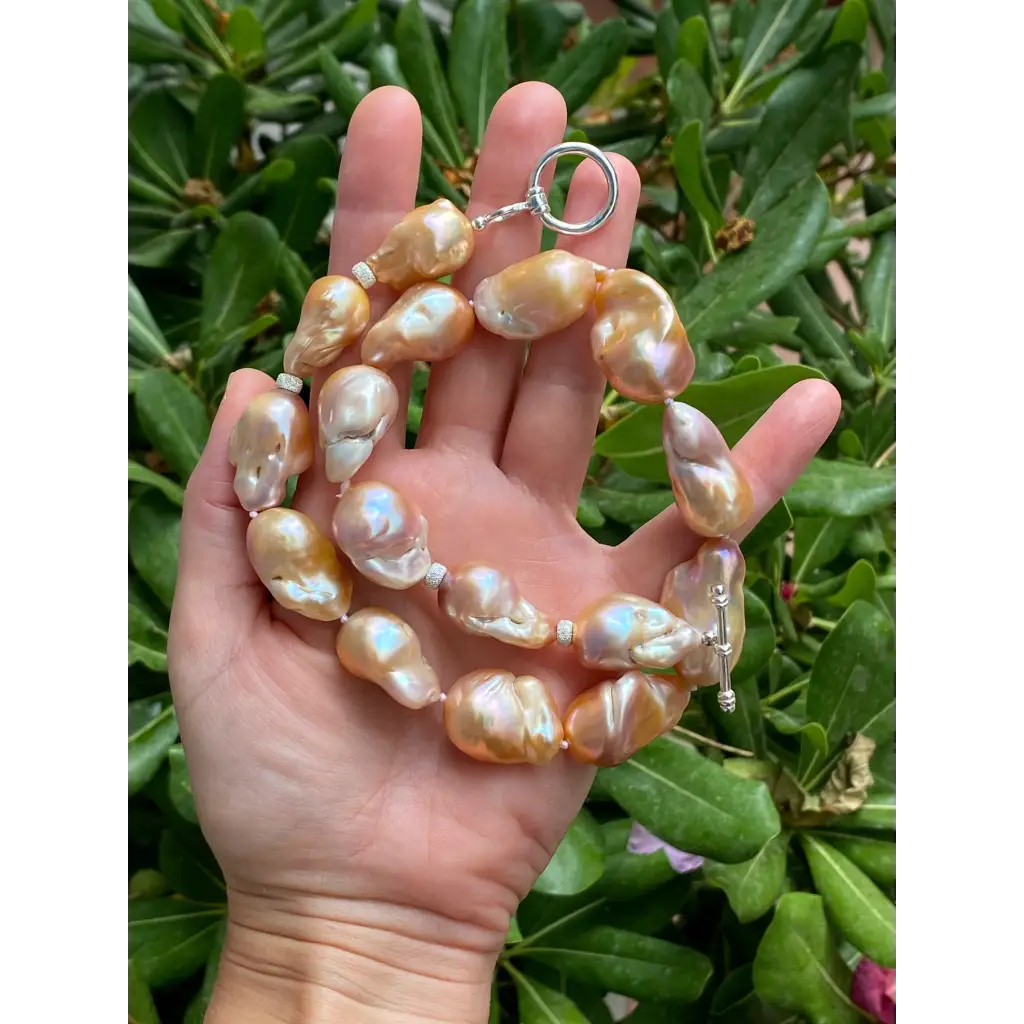 Chunky pink baroque pearl necklace with 925 silver details
