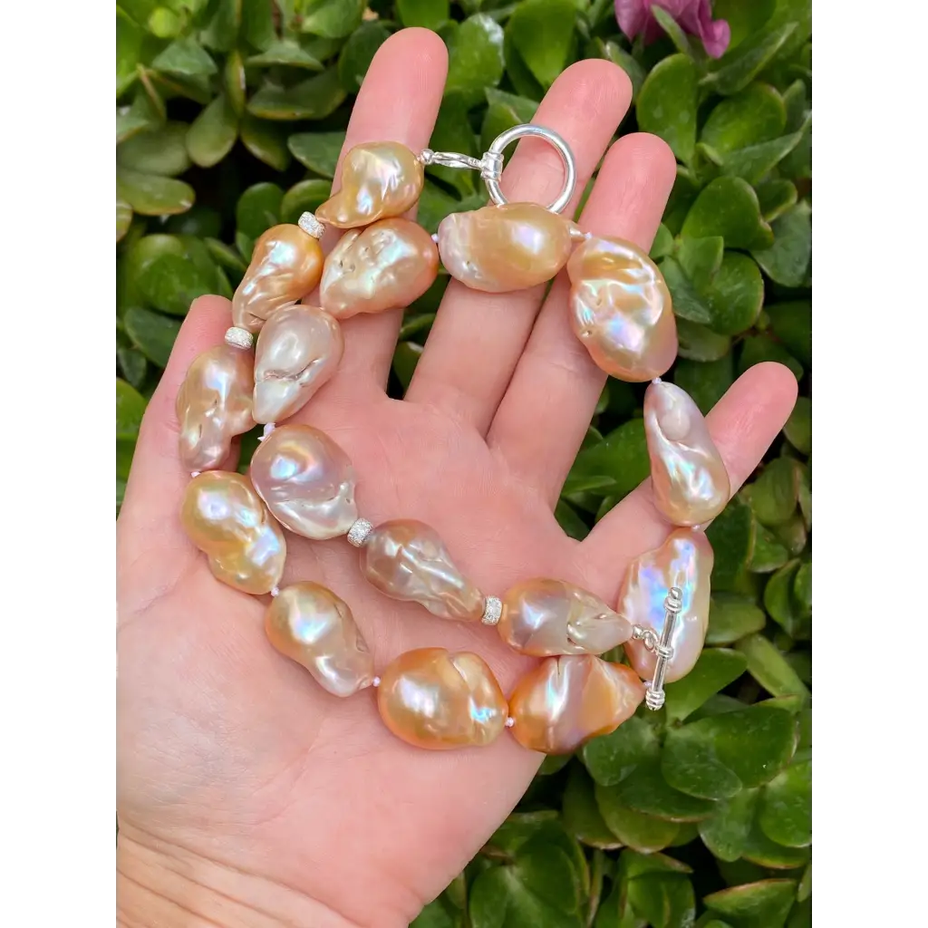 Chunky pink baroque pearl necklace with 925 silver details