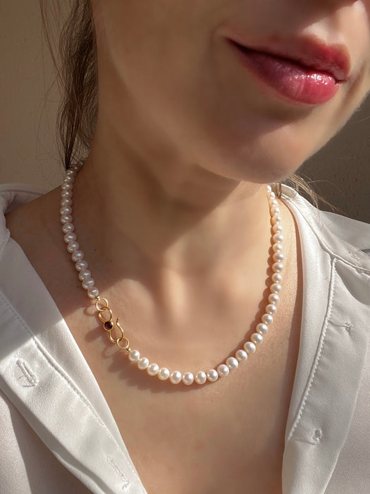 Classic White Pearl Necklace With Garnet Clasp Beaded