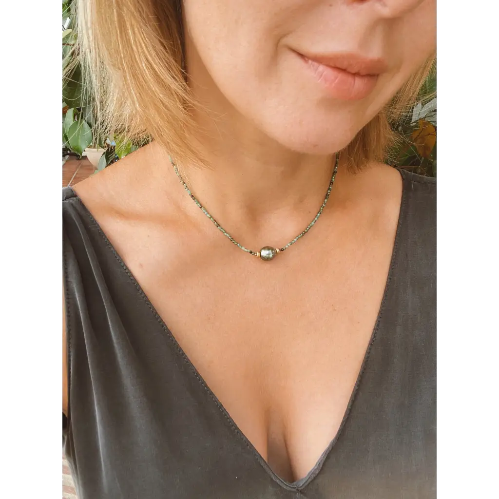 Emeralds Tahitian pearl and solid 18k gold minimalist short