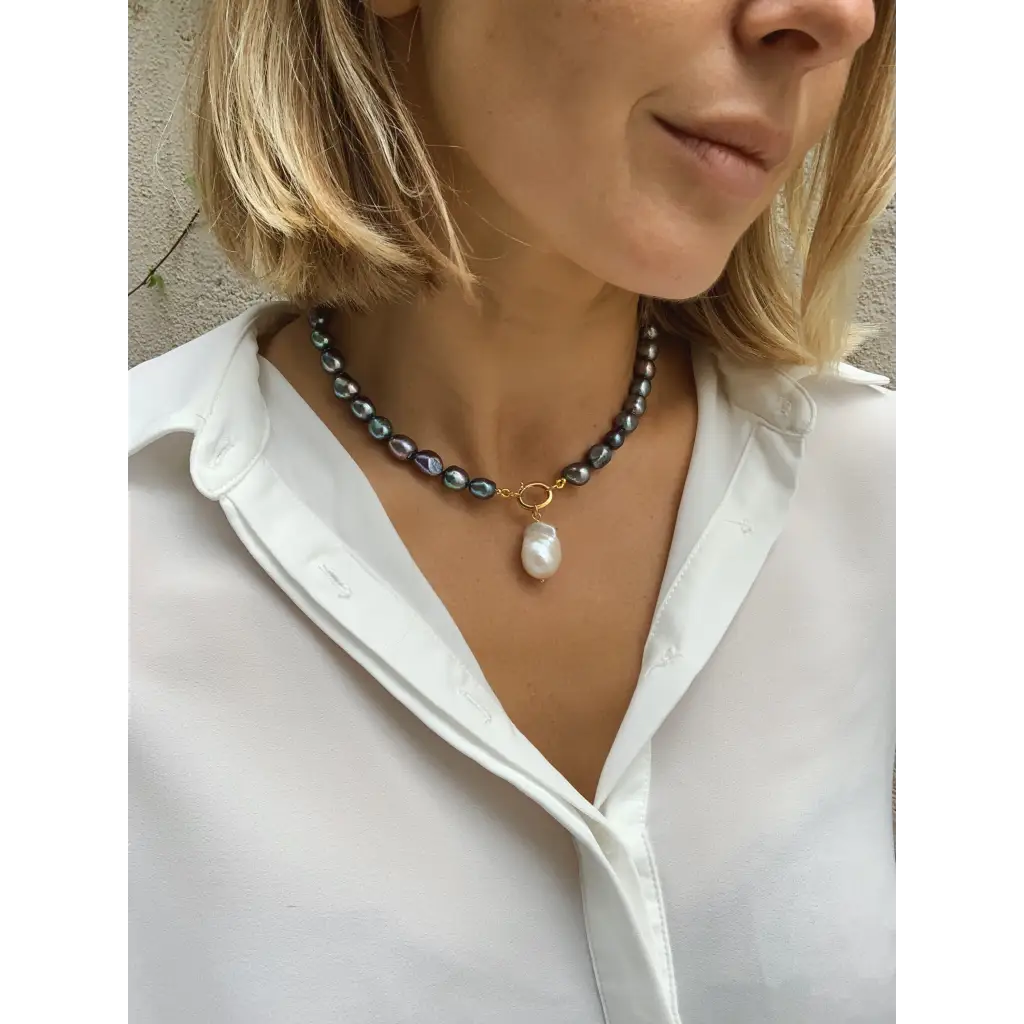 Genuine fresh water black pearl necklace with baroque pearl