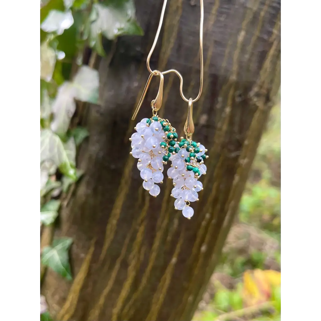 Grape earrings made of lace agate/ chalcedony and malachite