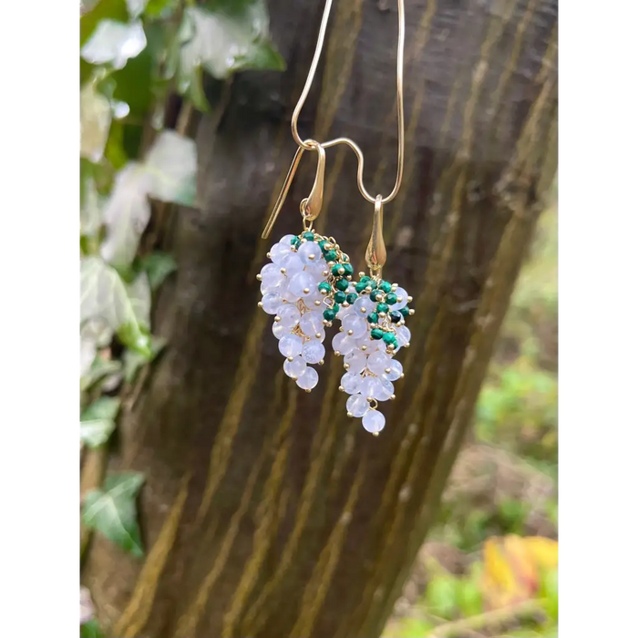 Grape earrings made of lace agate/ chalcedony and malachite