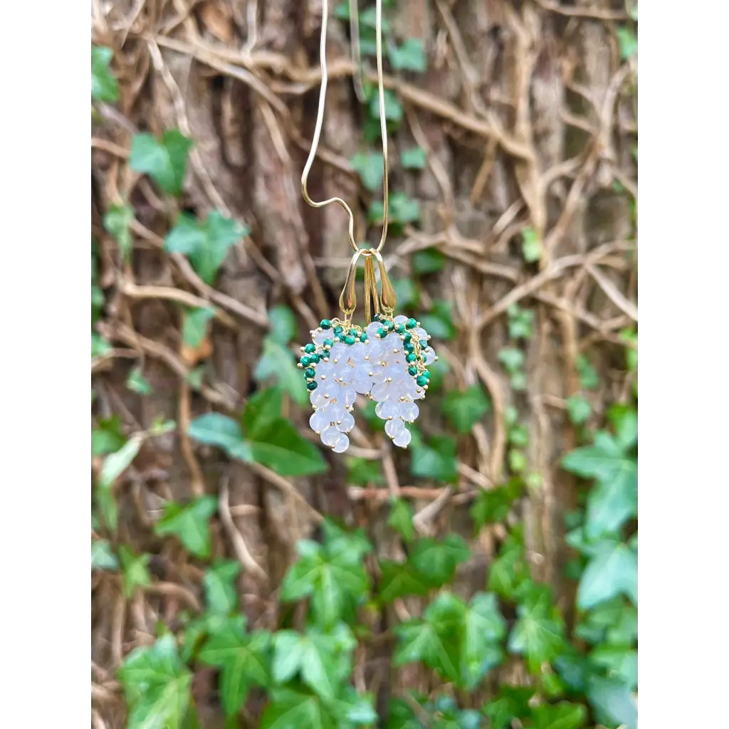 Grape earrings made of lace agate/ chalcedony and malachite
