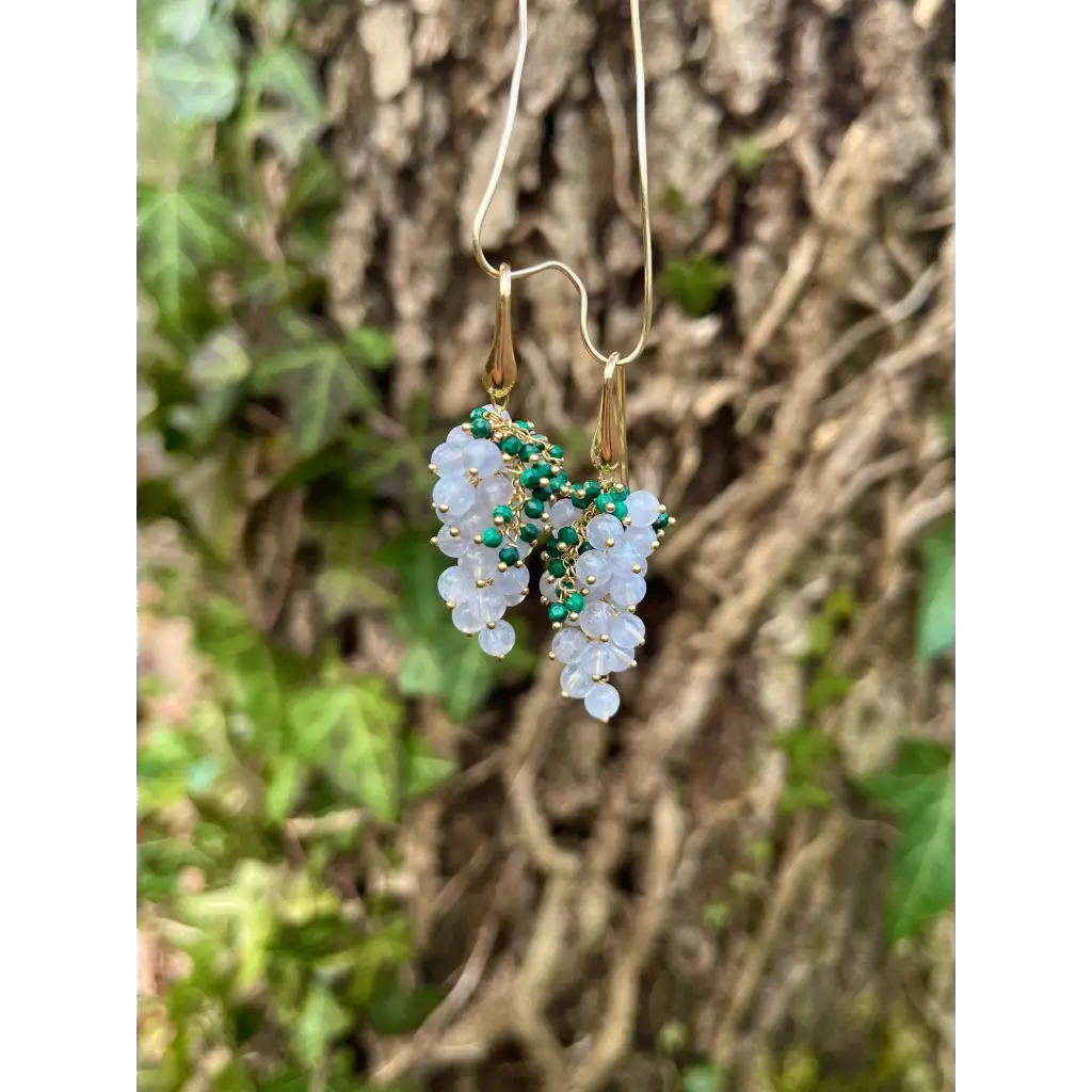 Grape earrings made of lace agate/ chalcedony and malachite