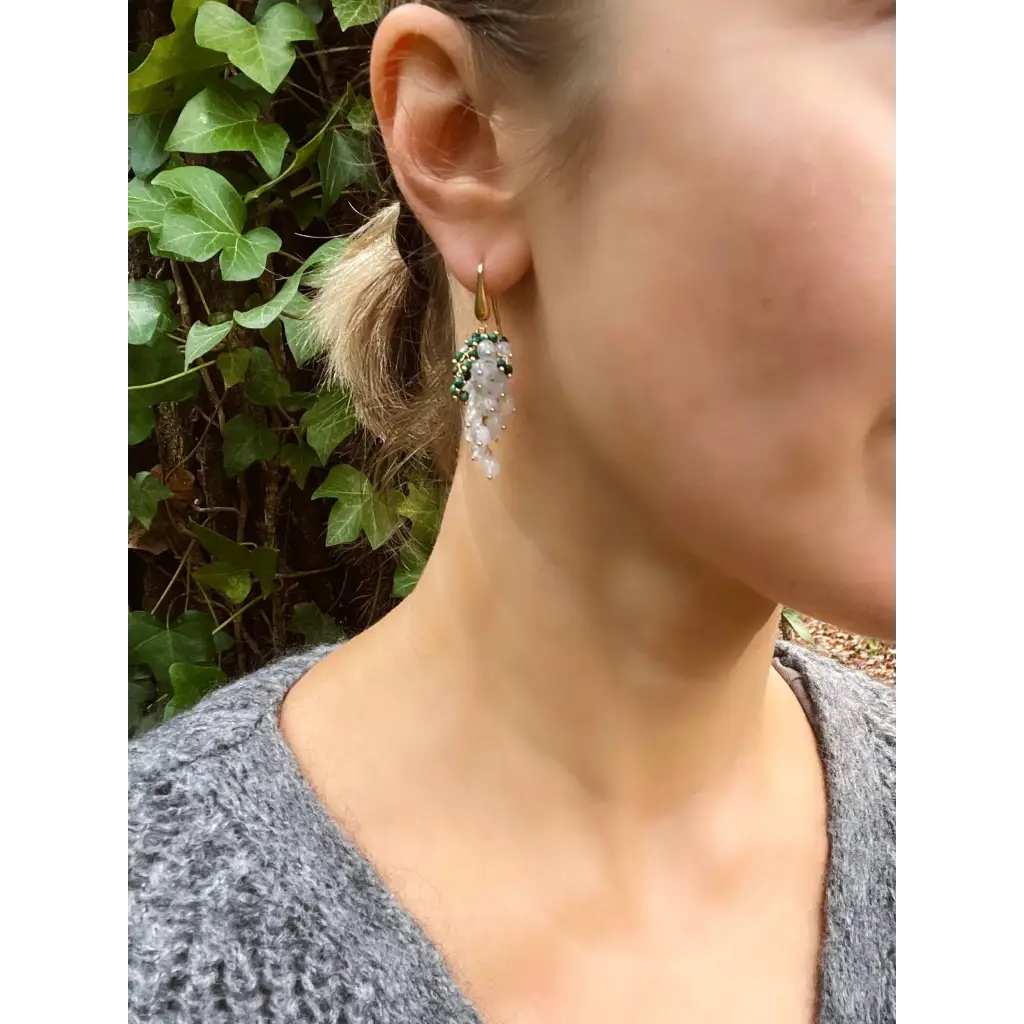 Grape earrings made of lace agate/ chalcedony and malachite
