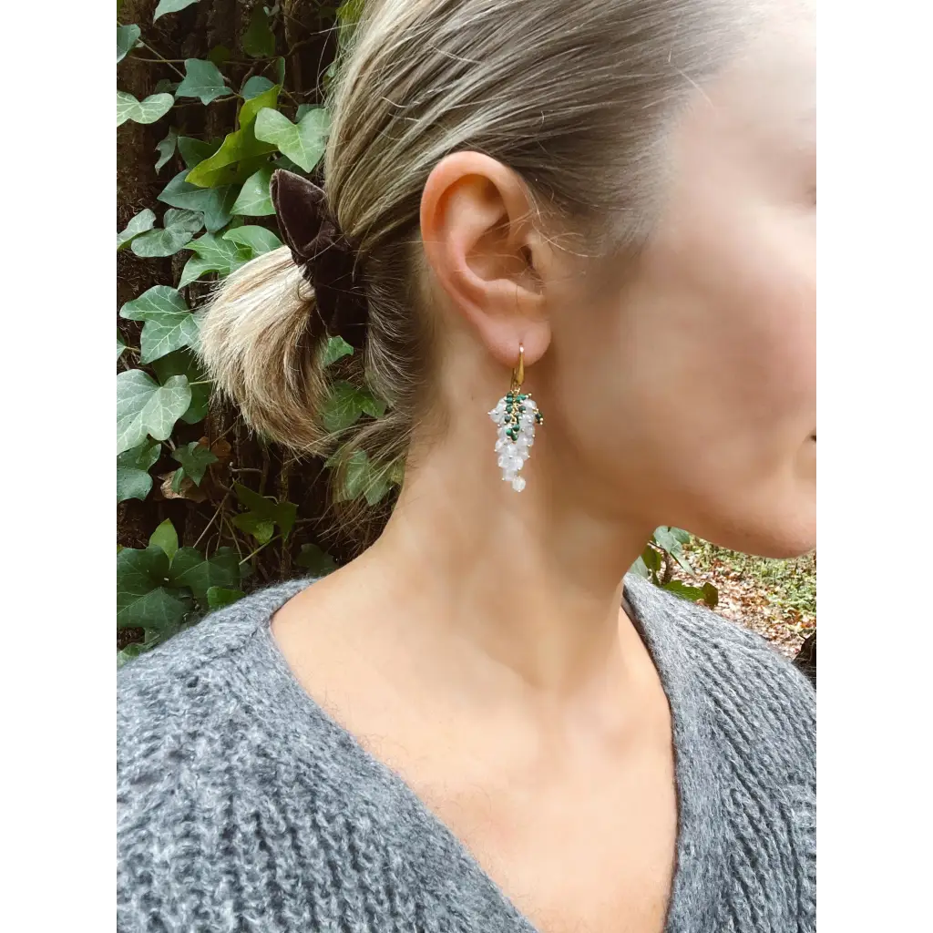 Grape earrings made of lace agate/ chalcedony and malachite