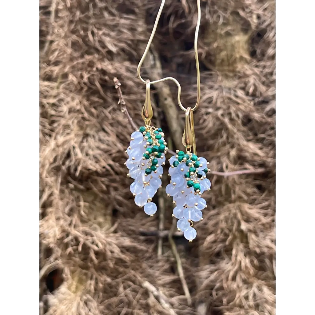 Grape earrings made of lace agate/ chalcedony and malachite