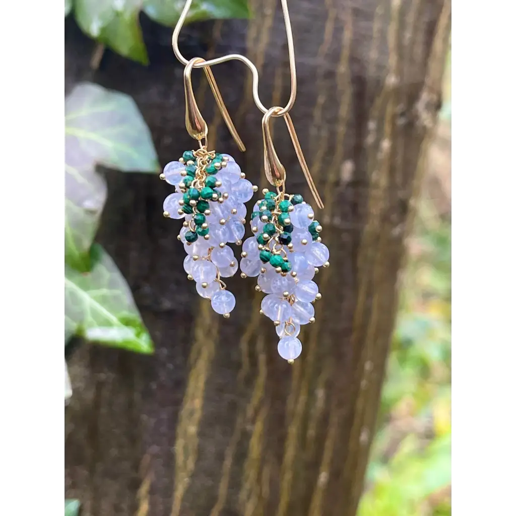 Grape earrings made of lace agate/ chalcedony and malachite
