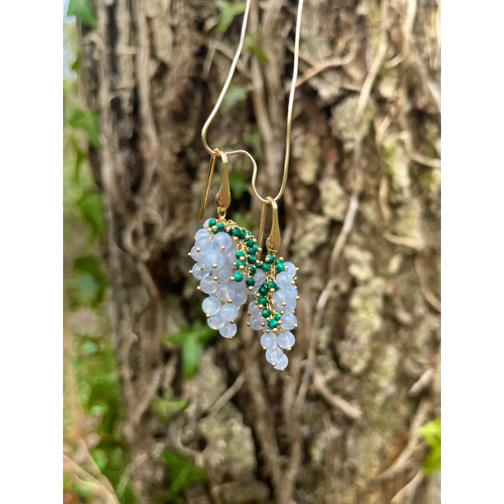 Grape earrings made of lace agate/ chalcedony and malachite