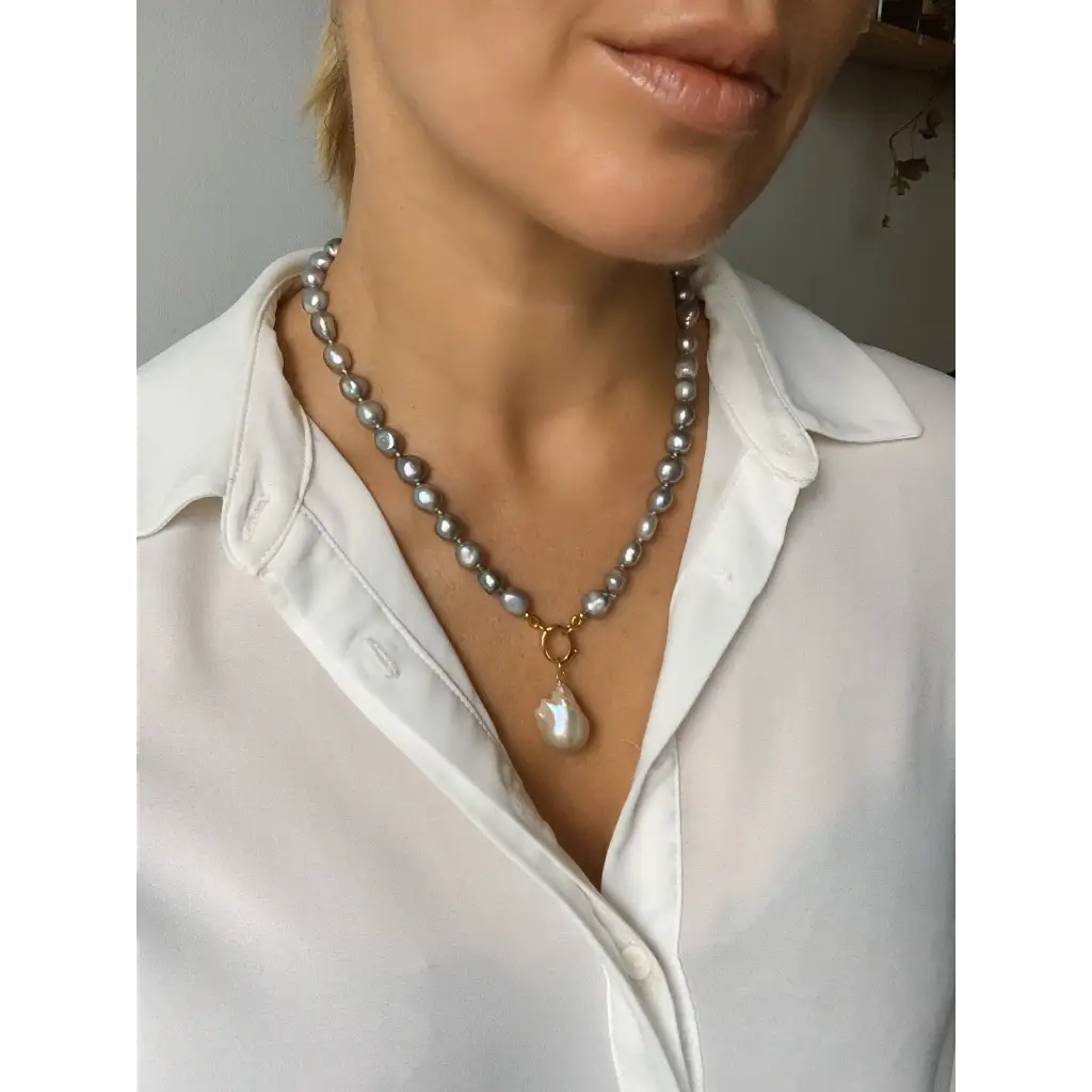 Grey pearl necklace with white baroque pearl pendant gold
