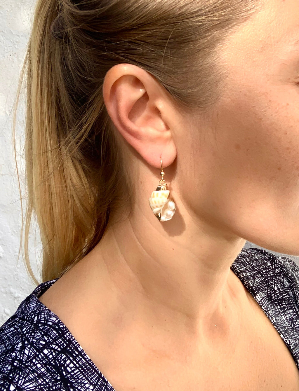 Sea shell and real pearls earrings