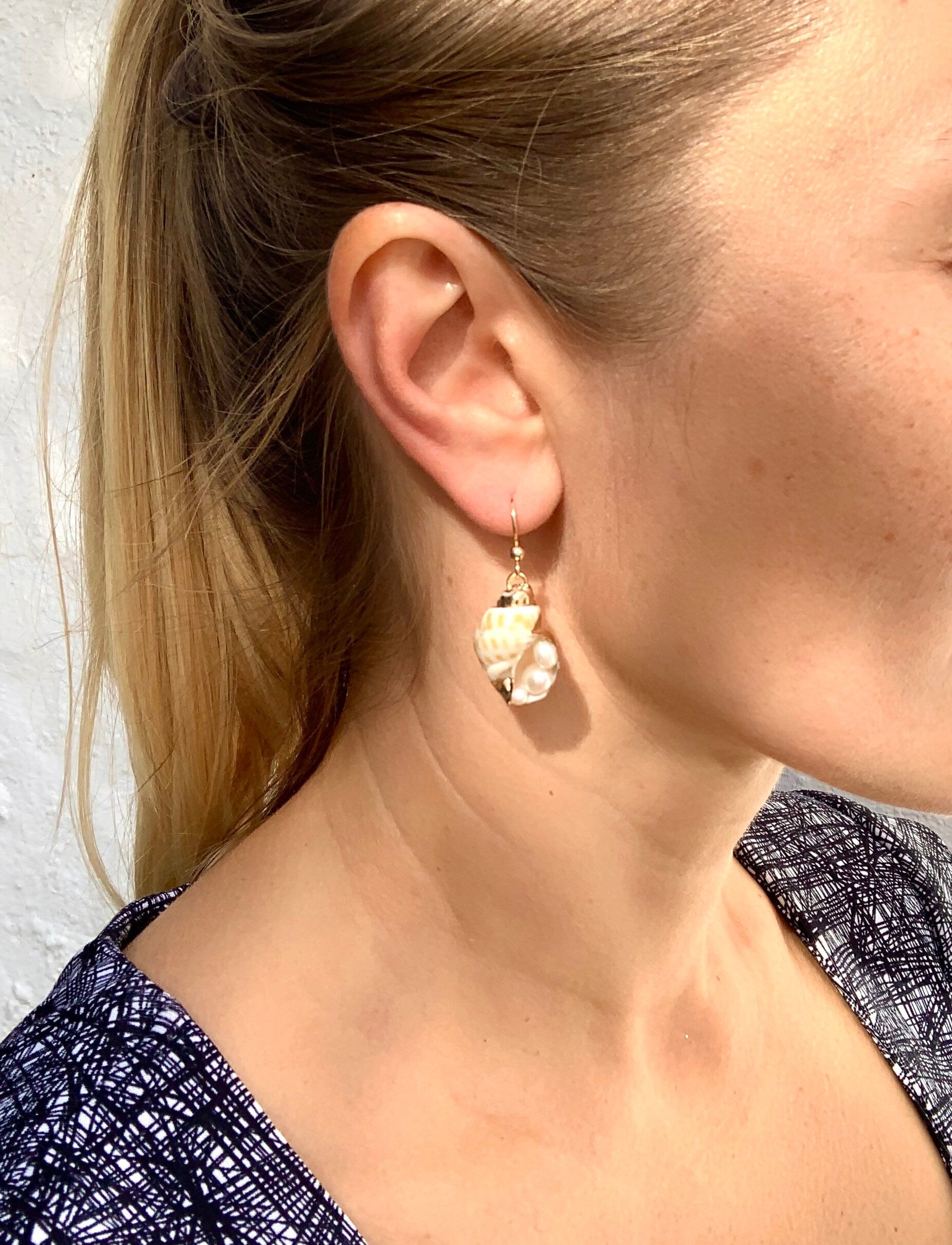 Sea shell and real pearls earrings