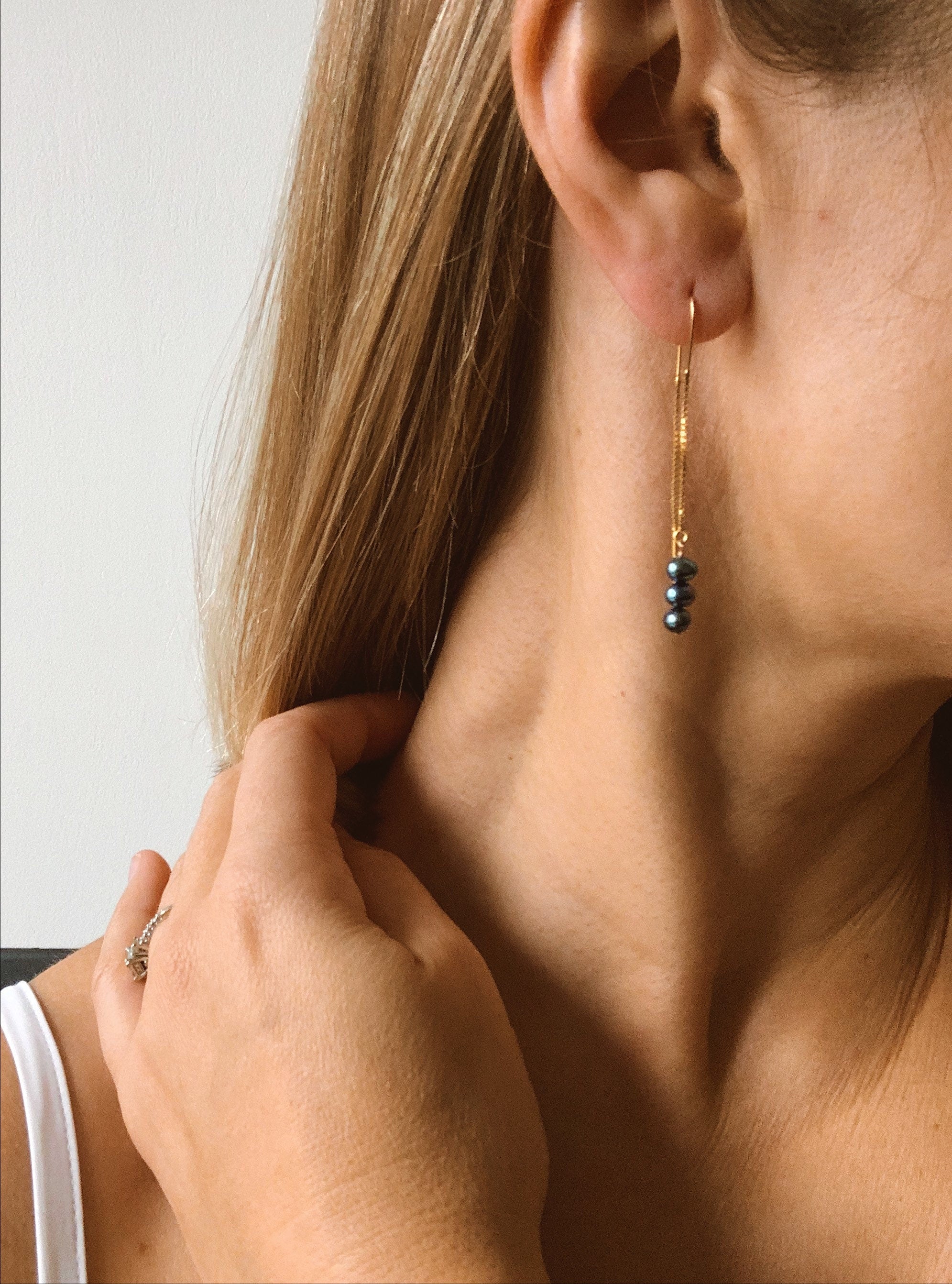 Black pearl threader earrings, dainty minimalist pearl earrings