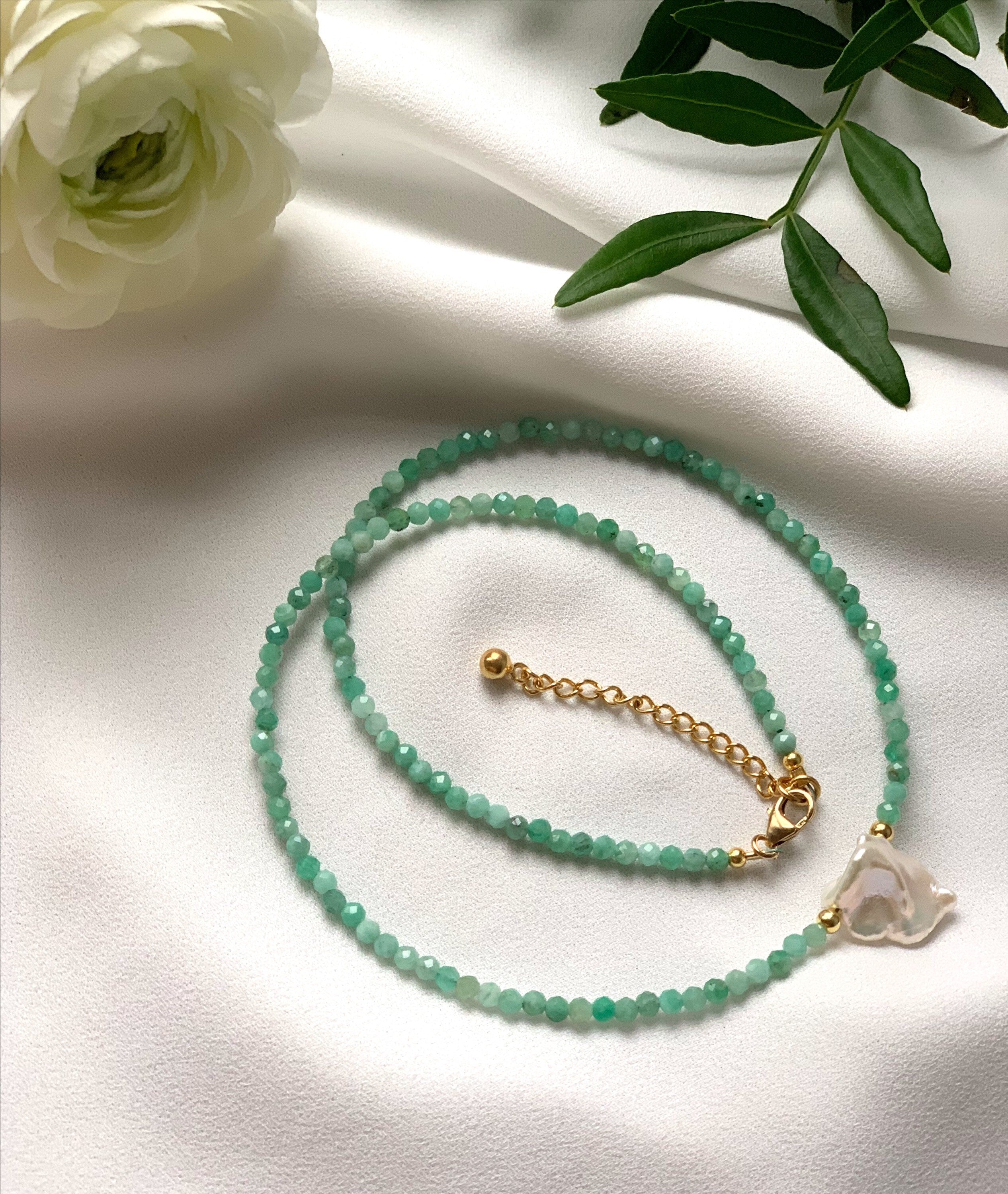 Emerald and single keshi pearl necklace. Gold filled 925 silver, natural gemstones