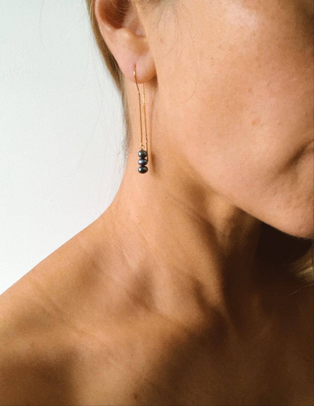Black pearl threader earrings, dainty minimalist pearl earrings