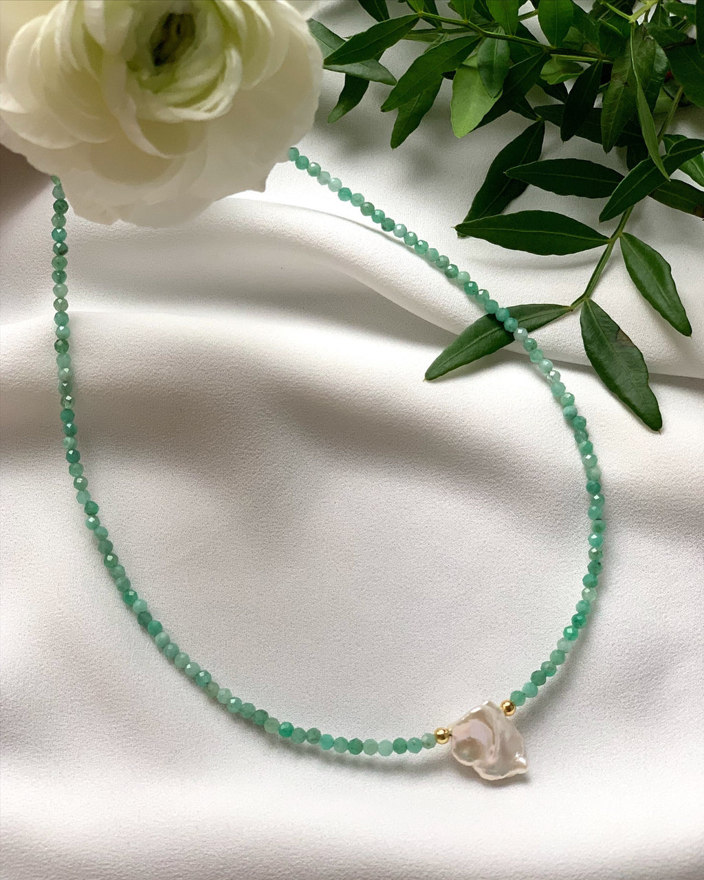 Emerald and single keshi pearl necklace. Gold filled 925 silver, natural gemstones
