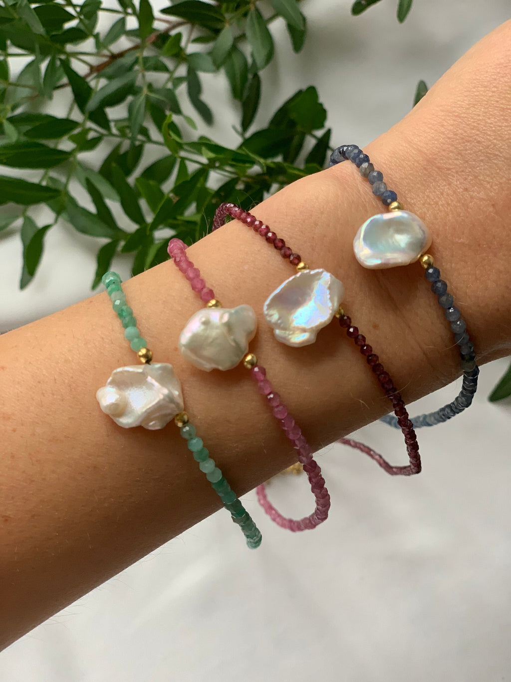 Emerald and single keshi pearl necklace. Gold filled 925 silver, natural gemstones