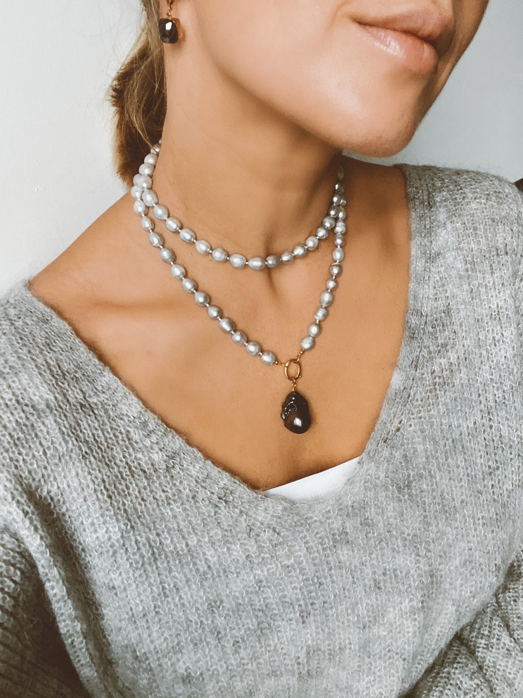 Long grey pearl necklace with baroque pearl charm
